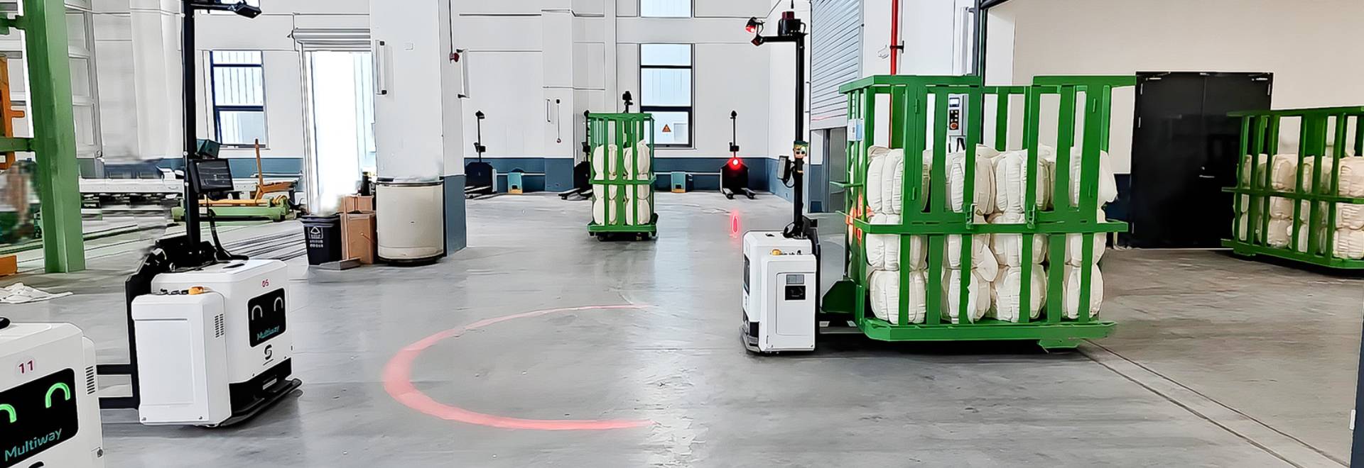 La carretilla elevadora ligera no tripulada Wefront X20 de Multiway ayuda a mejorar la eficiencia de entrada y salida en la fábrica textil.