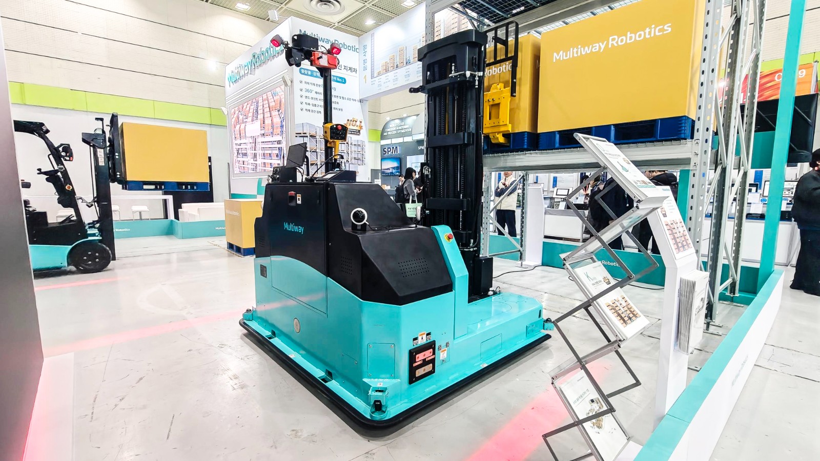 3 劢微2026展会MW-O20无人叉车.jpg 3 劢微2026展会MW-O20无人叉车.jpg